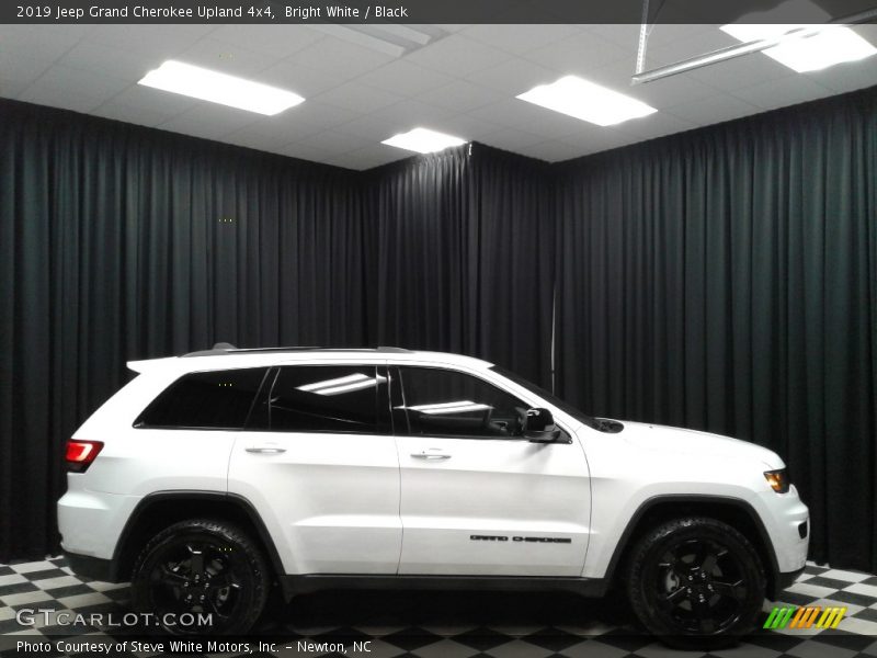 Bright White / Black 2019 Jeep Grand Cherokee Upland 4x4