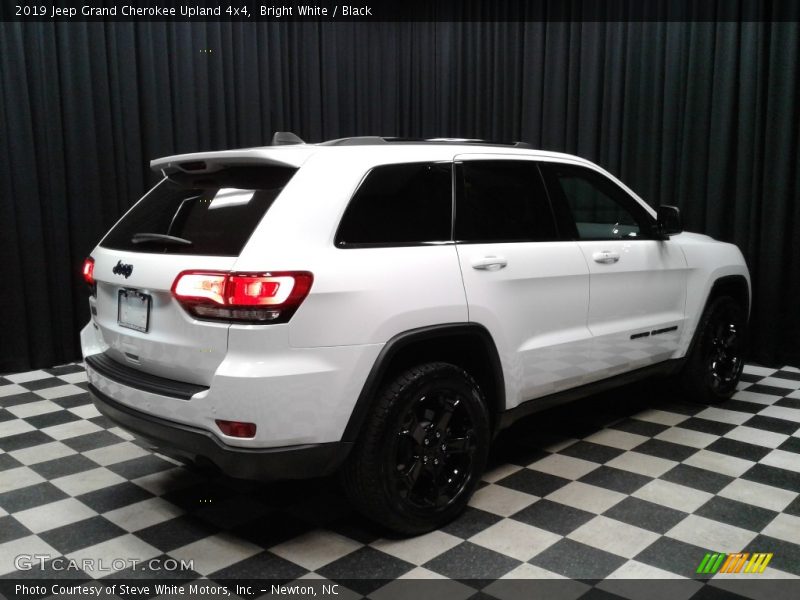 Bright White / Black 2019 Jeep Grand Cherokee Upland 4x4