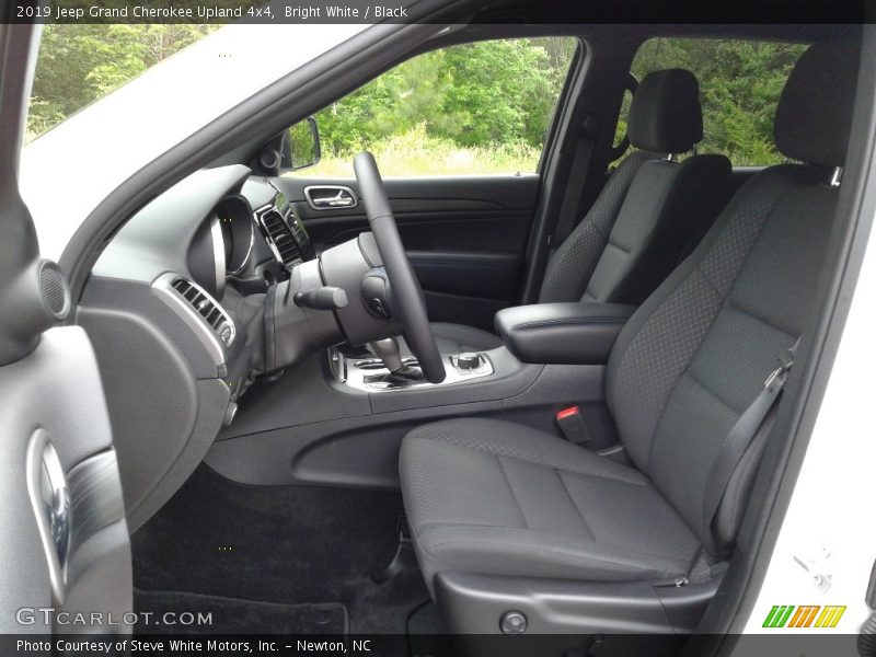 Bright White / Black 2019 Jeep Grand Cherokee Upland 4x4