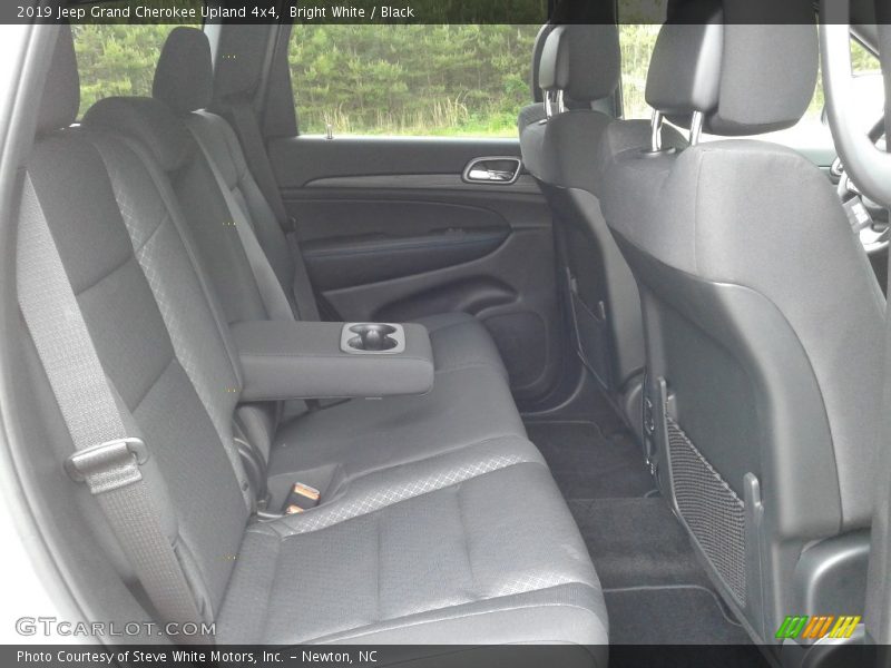 Bright White / Black 2019 Jeep Grand Cherokee Upland 4x4