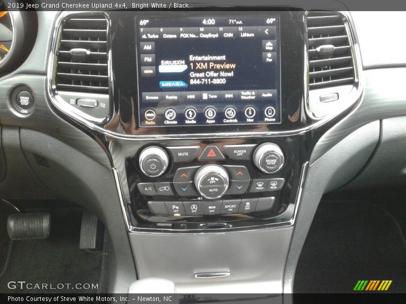 Bright White / Black 2019 Jeep Grand Cherokee Upland 4x4