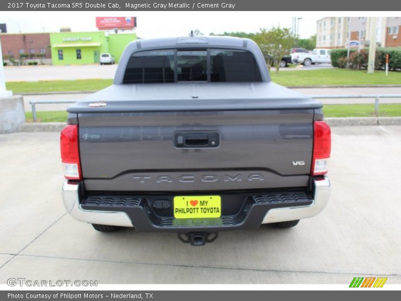 Magnetic Gray Metallic / Cement Gray 2017 Toyota Tacoma SR5 Double Cab