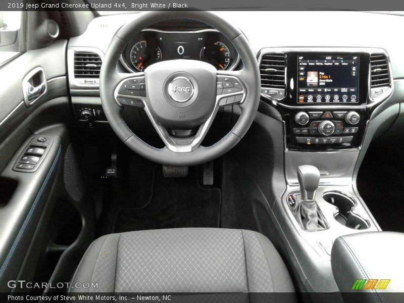 Bright White / Black 2019 Jeep Grand Cherokee Upland 4x4