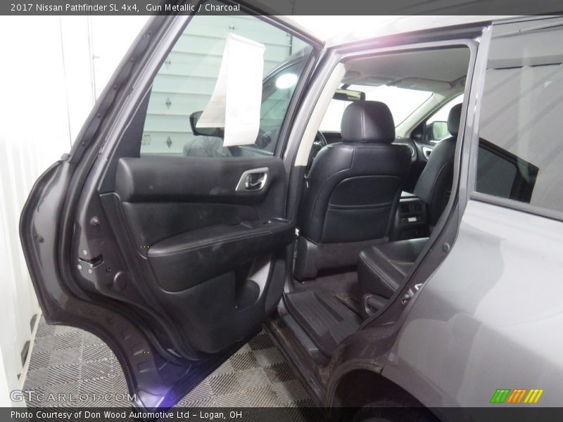 Gun Metallic / Charcoal 2017 Nissan Pathfinder SL 4x4