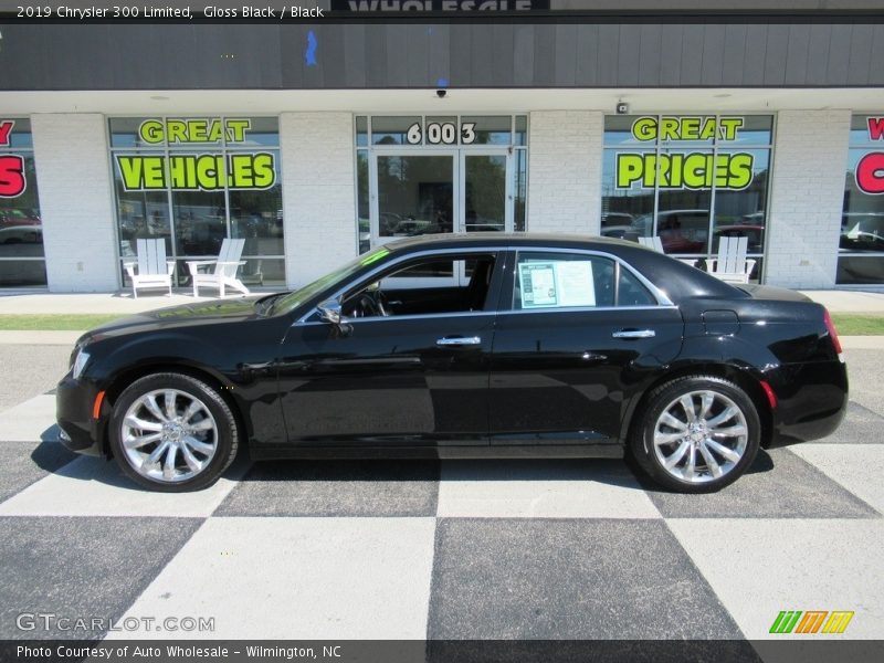Gloss Black / Black 2019 Chrysler 300 Limited