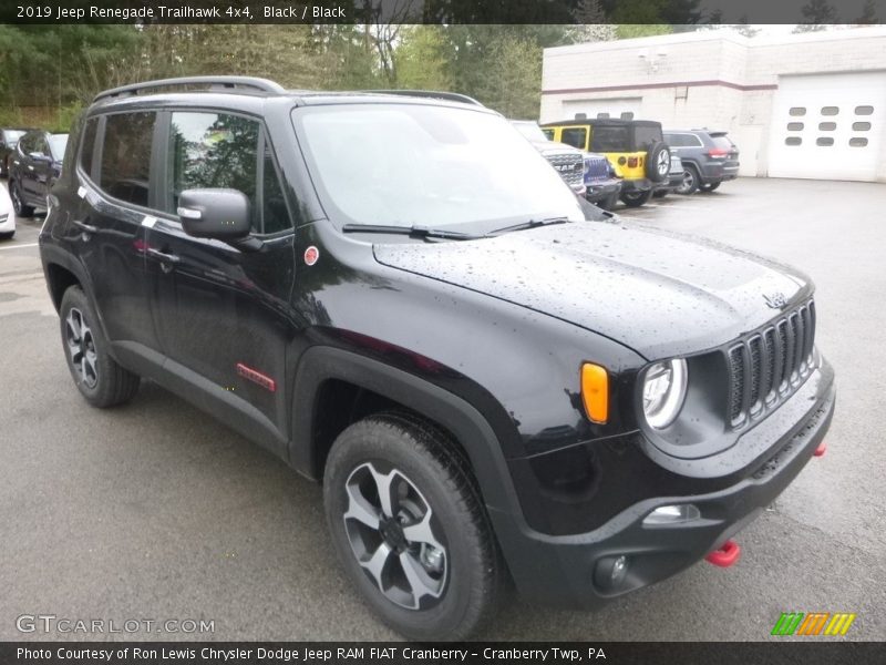 Front 3/4 View of 2019 Renegade Trailhawk 4x4