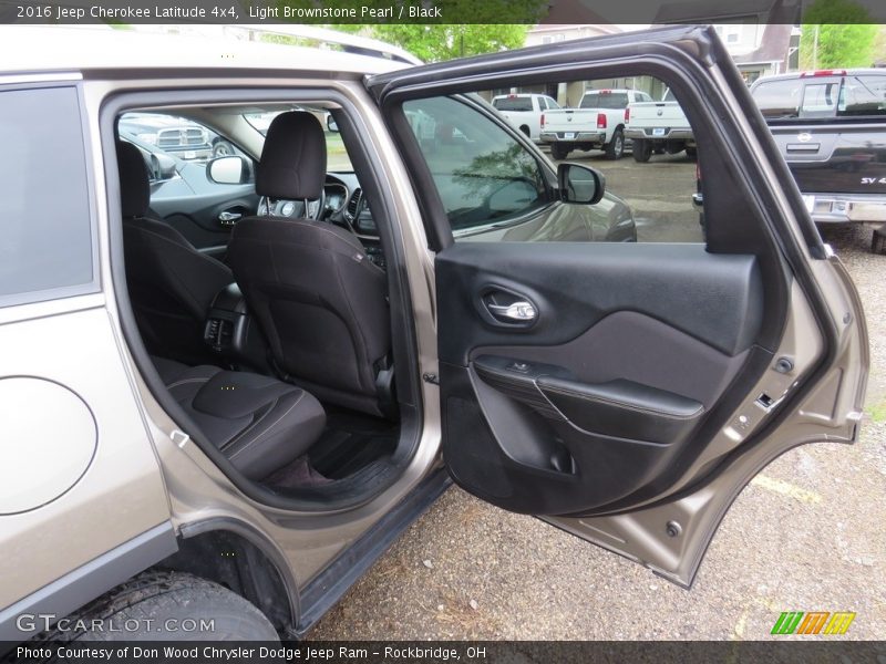 Light Brownstone Pearl / Black 2016 Jeep Cherokee Latitude 4x4