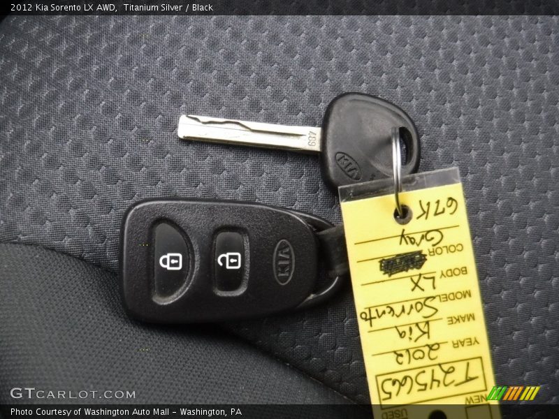 Titanium Silver / Black 2012 Kia Sorento LX AWD