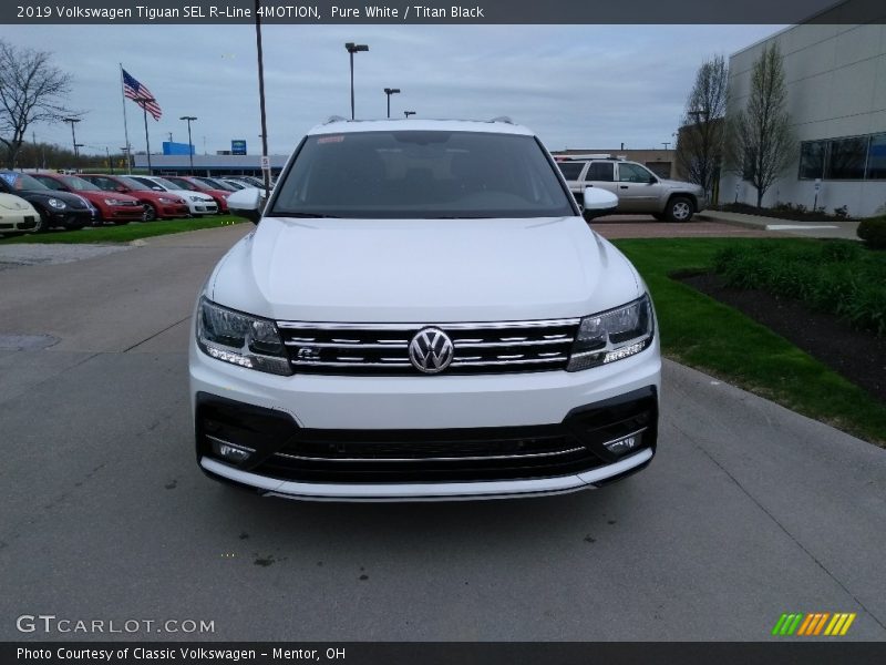 Pure White / Titan Black 2019 Volkswagen Tiguan SEL R-Line 4MOTION