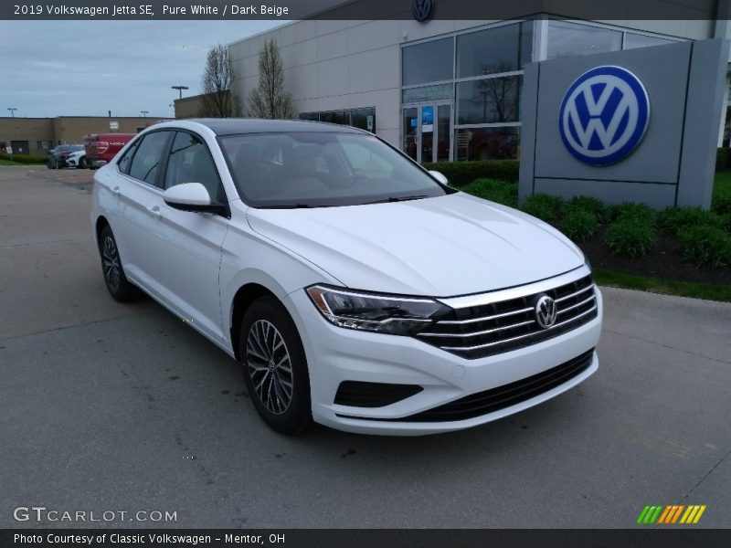 Pure White / Dark Beige 2019 Volkswagen Jetta SE