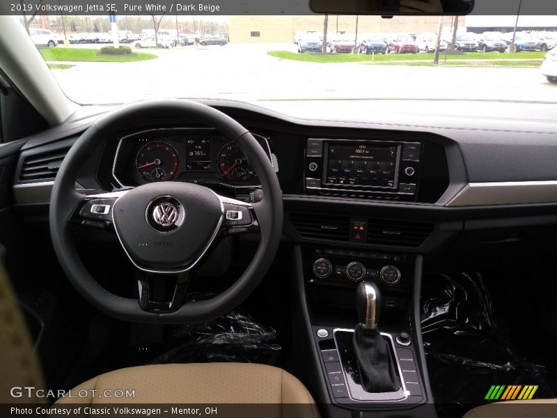 Pure White / Dark Beige 2019 Volkswagen Jetta SE