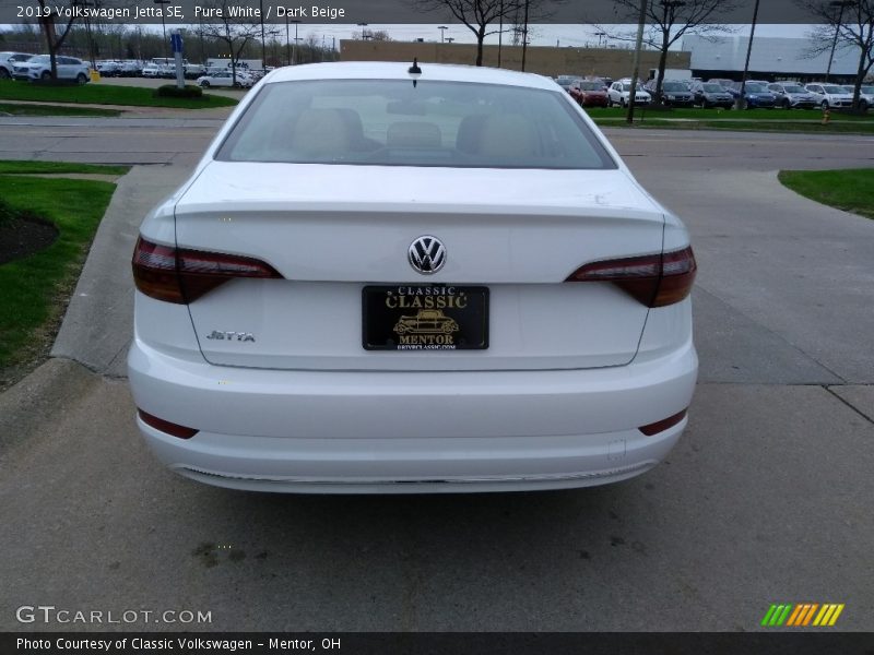 Pure White / Dark Beige 2019 Volkswagen Jetta SE