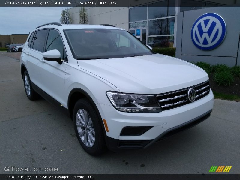 Pure White / Titan Black 2019 Volkswagen Tiguan SE 4MOTION