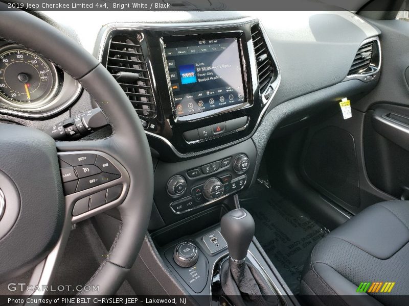 Bright White / Black 2019 Jeep Cherokee Limited 4x4