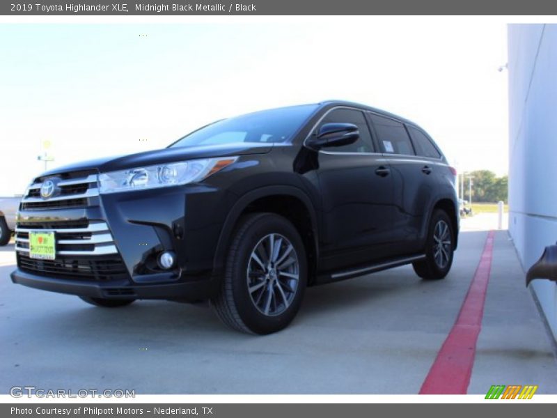 Midnight Black Metallic / Black 2019 Toyota Highlander XLE