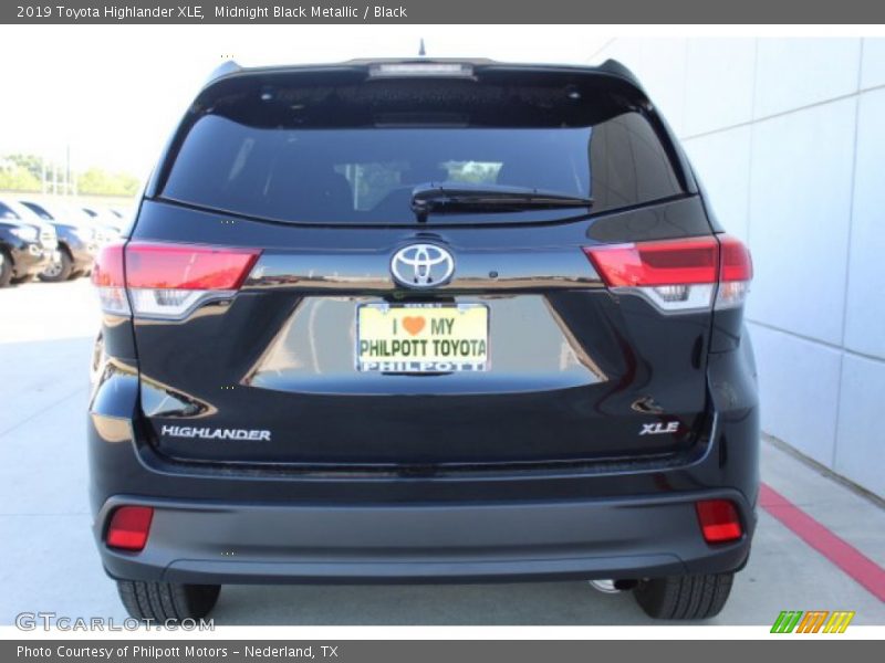 Midnight Black Metallic / Black 2019 Toyota Highlander XLE