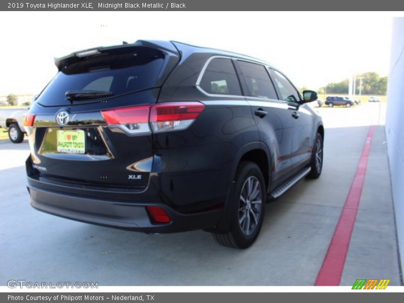 Midnight Black Metallic / Black 2019 Toyota Highlander XLE