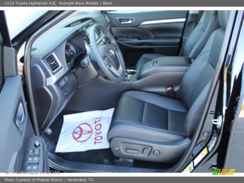 Midnight Black Metallic / Black 2019 Toyota Highlander XLE