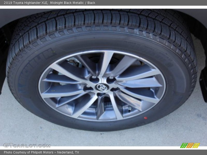 Midnight Black Metallic / Black 2019 Toyota Highlander XLE