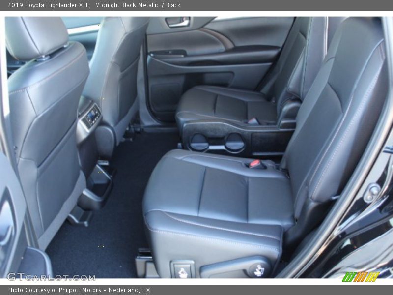 Midnight Black Metallic / Black 2019 Toyota Highlander XLE