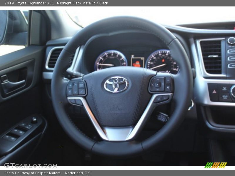 Midnight Black Metallic / Black 2019 Toyota Highlander XLE