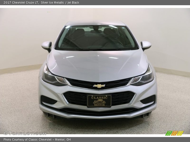 Silver Ice Metallic / Jet Black 2017 Chevrolet Cruze LT