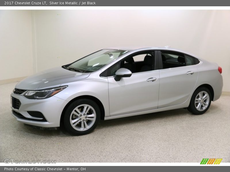 Silver Ice Metallic / Jet Black 2017 Chevrolet Cruze LT