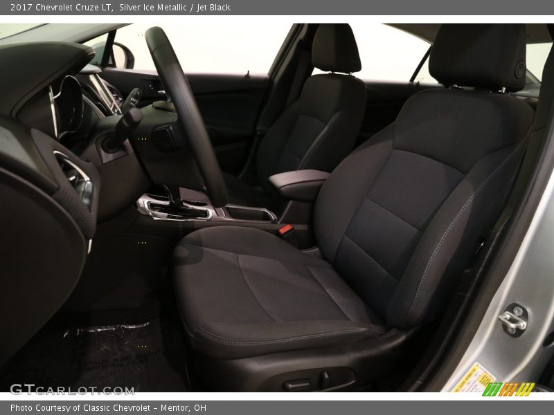 Silver Ice Metallic / Jet Black 2017 Chevrolet Cruze LT