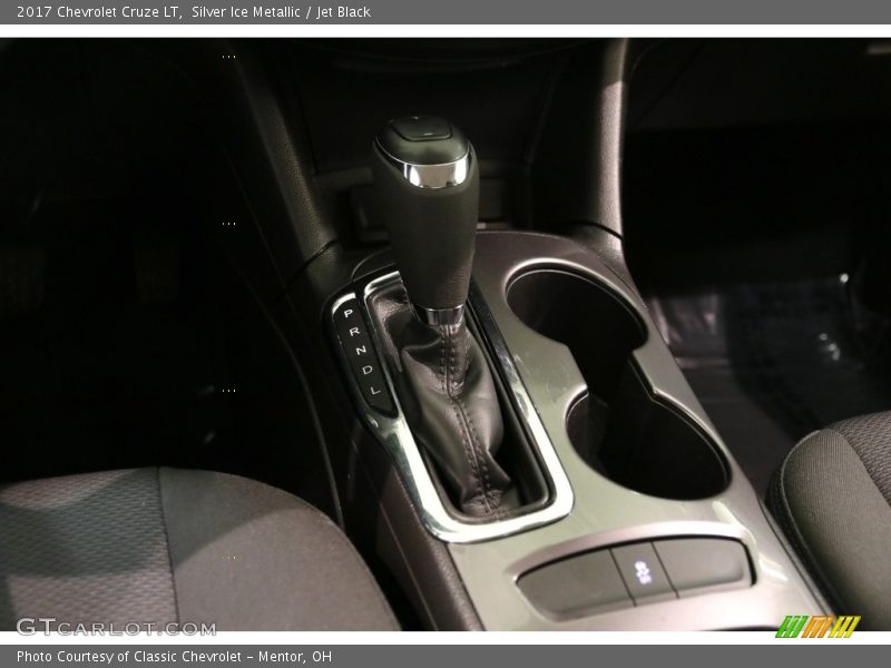 Silver Ice Metallic / Jet Black 2017 Chevrolet Cruze LT