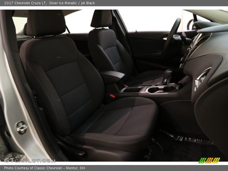 Silver Ice Metallic / Jet Black 2017 Chevrolet Cruze LT