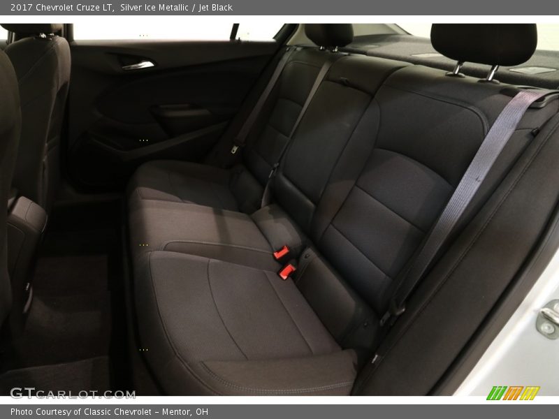 Silver Ice Metallic / Jet Black 2017 Chevrolet Cruze LT