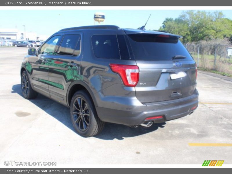 Magnetic / Medium Black 2019 Ford Explorer XLT