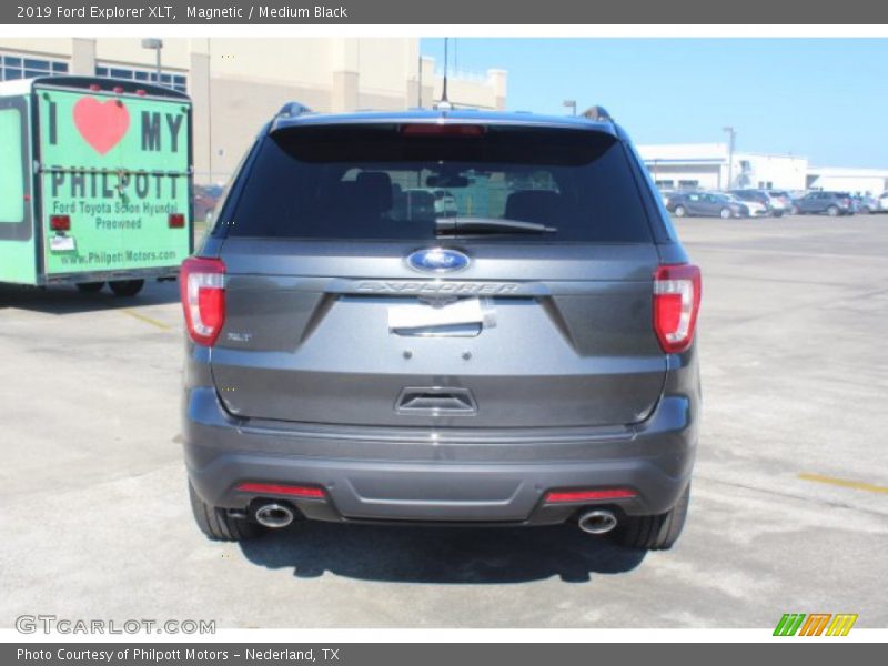 Magnetic / Medium Black 2019 Ford Explorer XLT