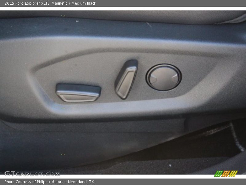 Magnetic / Medium Black 2019 Ford Explorer XLT