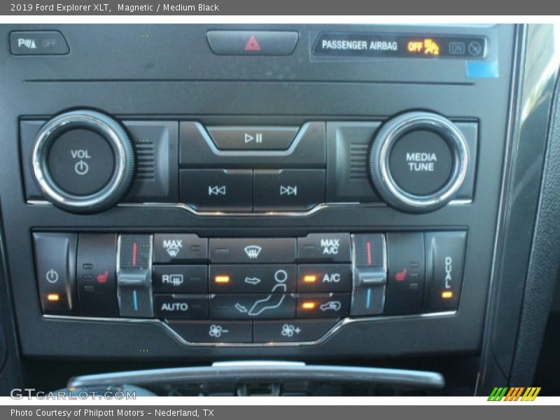 Magnetic / Medium Black 2019 Ford Explorer XLT