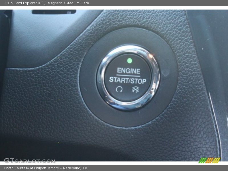Magnetic / Medium Black 2019 Ford Explorer XLT