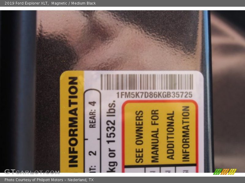 Magnetic / Medium Black 2019 Ford Explorer XLT