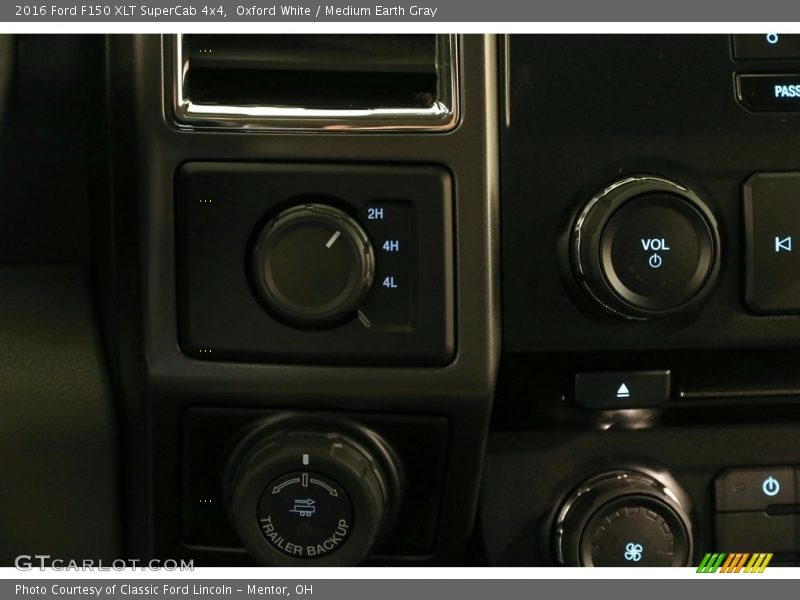 Oxford White / Medium Earth Gray 2016 Ford F150 XLT SuperCab 4x4
