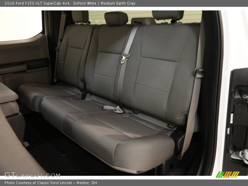 Oxford White / Medium Earth Gray 2016 Ford F150 XLT SuperCab 4x4