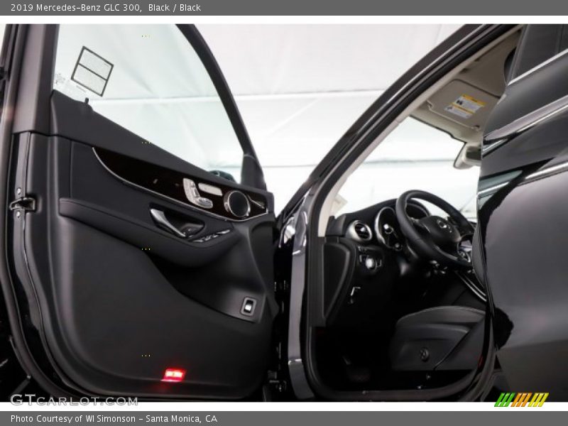 Black / Black 2019 Mercedes-Benz GLC 300