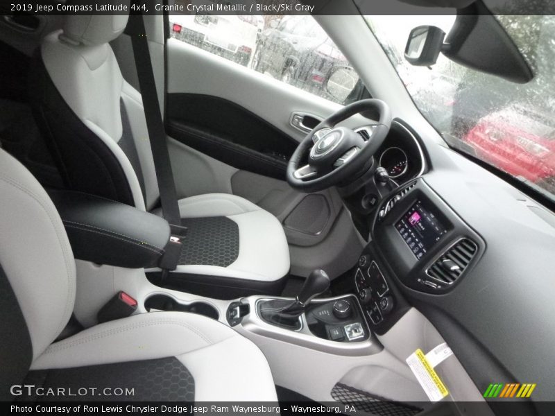 Granite Crystal Metallic / Black/Ski Gray 2019 Jeep Compass Latitude 4x4