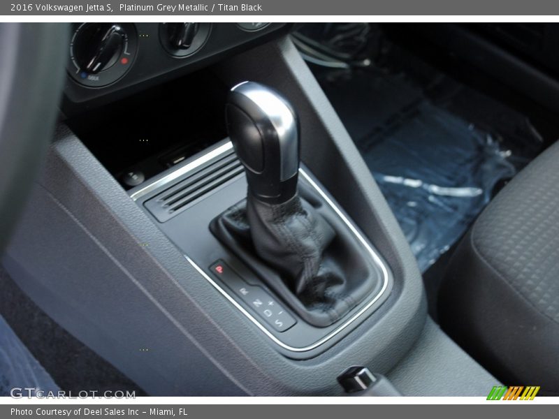 Platinum Grey Metallic / Titan Black 2016 Volkswagen Jetta S