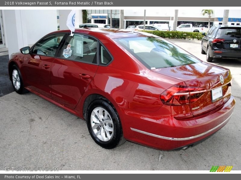 Fortana Red Metallic / Titan Black 2018 Volkswagen Passat S