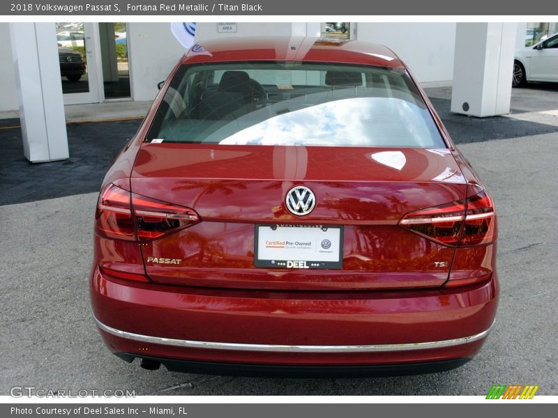Fortana Red Metallic / Titan Black 2018 Volkswagen Passat S