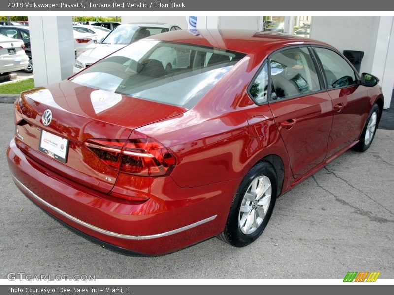 Fortana Red Metallic / Titan Black 2018 Volkswagen Passat S
