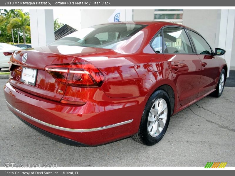 Fortana Red Metallic / Titan Black 2018 Volkswagen Passat S