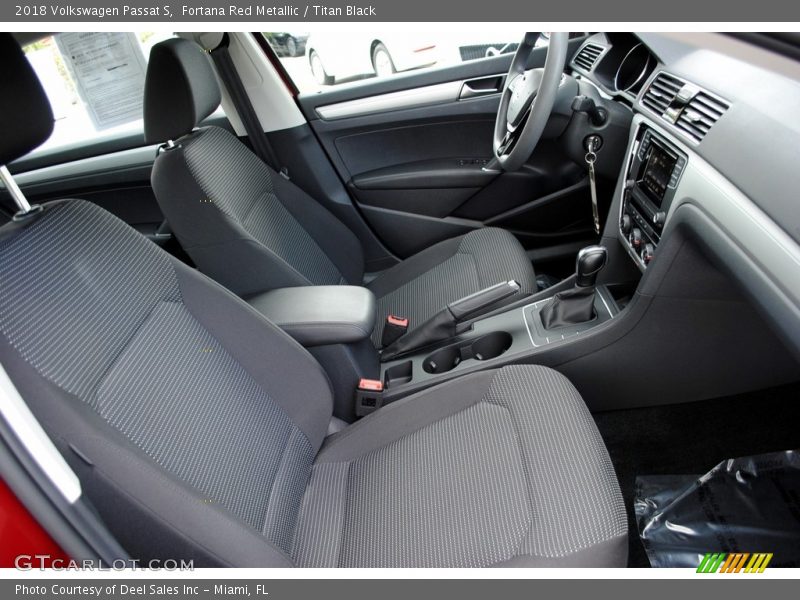 Fortana Red Metallic / Titan Black 2018 Volkswagen Passat S