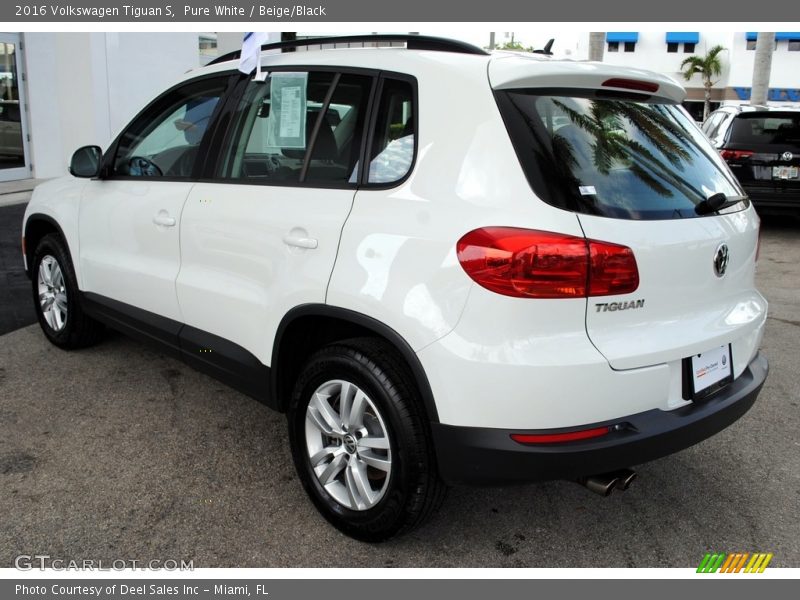 Pure White / Beige/Black 2016 Volkswagen Tiguan S