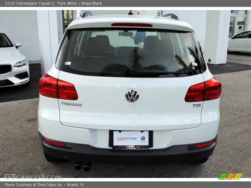 Pure White / Beige/Black 2016 Volkswagen Tiguan S