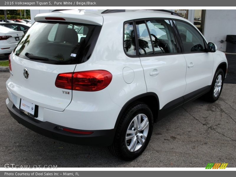 Pure White / Beige/Black 2016 Volkswagen Tiguan S